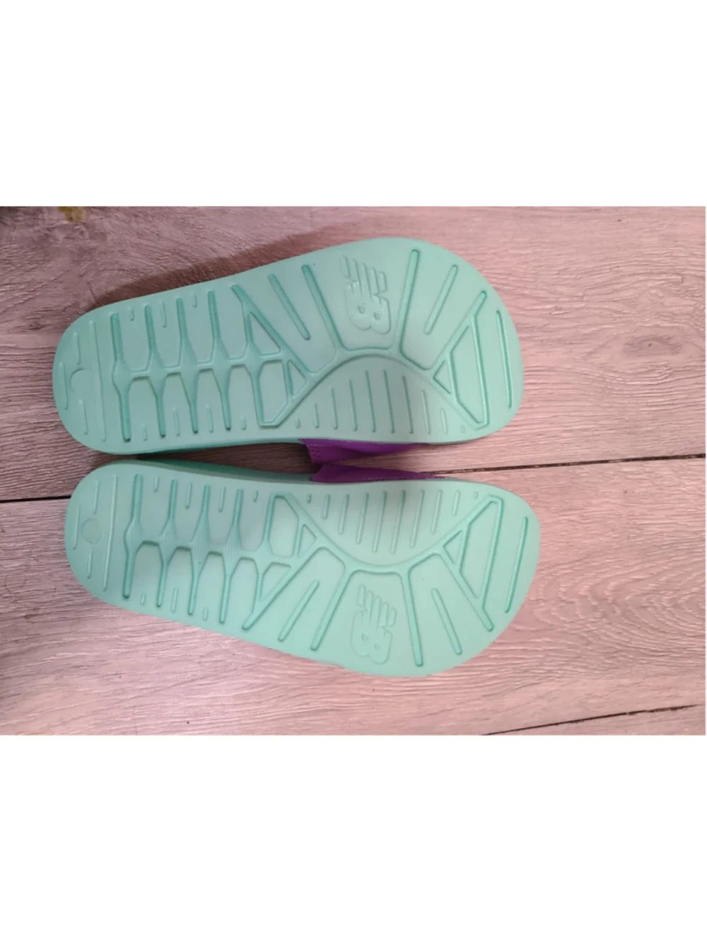 New Balance Girls Size 2 Slip On Slides